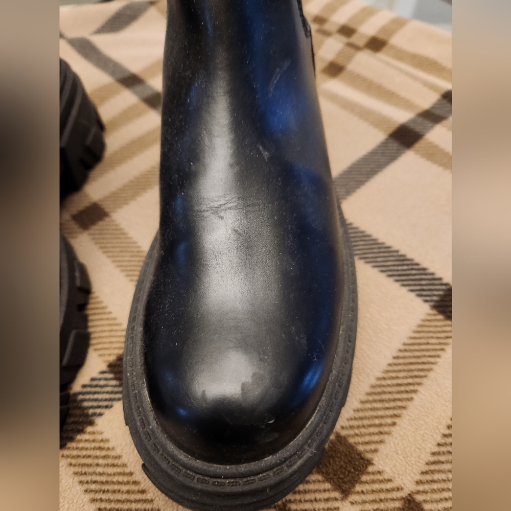 Oak & Fort Black Leather Bootie. - Picture 5 of 8